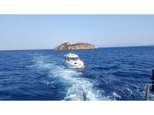 Muğla'da karaya oturan teknedeki 2 kişi kurtarıldı