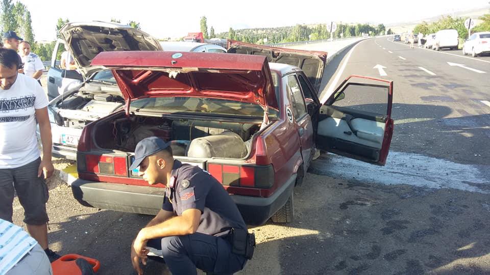 Konya'da iki otomobil çarpıştı: 3 yaralı