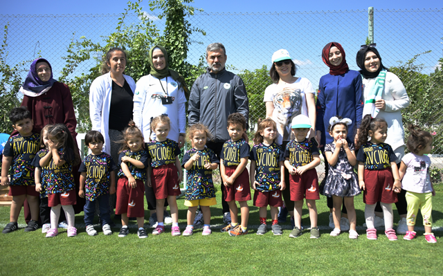 Anaokulu öğrencileri antrenman konuğu oldu