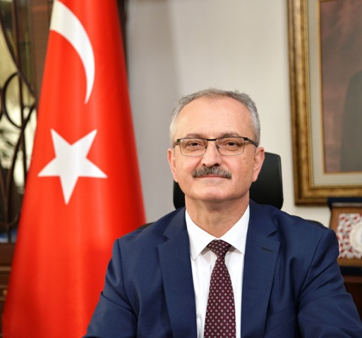 Rektör Özçelik: Gurur ve heyecanını yaşıyoruz