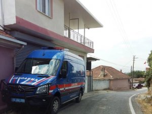 Yıllar sonra döndüğü baba evinde ölü bulundu