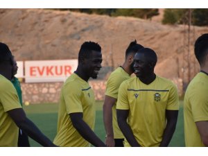 Yeni Malatyaspor’un yeni transferi Acquah’dan iddialı açıklamalar