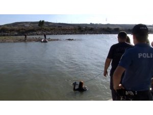 Serinlemek için girdiği barajda boğuldu