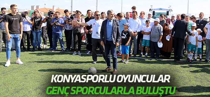Aykut Kocaman, genç sporcularla buluştu