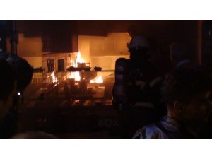 Tatlıcı dükkanındaki yangın korkuttu