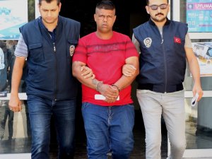 Tamir için aldığı telefonları sattığı iddia edilen şüpheliyi dövmesi yakalattı