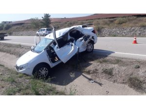 U dönüşü yapmak isteyen traktör kazaya sebep oldu