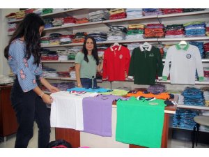 Okul kıyafetlerinde imalata gelen yüzde 40’lık zam fiyatlara yüzde 15 olarak yansıdı