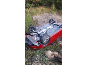 Korudağ’da otomobil şarampole yuvarlandı: 2 yaralı