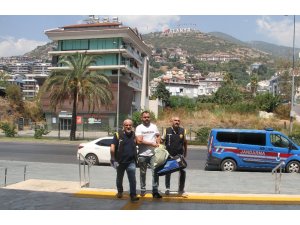 Alanya’da silahlı gasp şüphelisi yakalandı