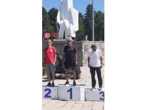 50 yaşındaki atlet Zafer Koşusu’nda birinci oldu