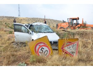 Takla atan otomobildeki 4 kişi yaralandı