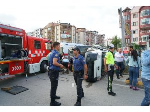 Anne ile kızının üzerine araç devrildi: 1 ölü, 7 yaralı