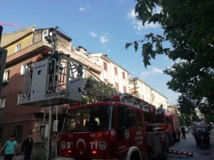 Çatı katında çıkan yangını itfaiye ekipleri söndürdü