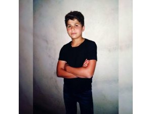 Otomobilin çarptığı 16 yaşındaki genç hayatını kaybetti