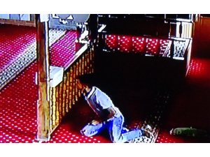 Camilerdeki bağış kutularına dadanan hırsız kameraya yakalandı