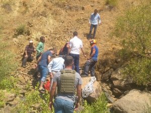Kayalıklarda mahsur kalan şahıs, ekipler tarafından kurtarıldı