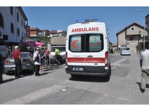 Kamyonetle çarpışan bisikletli yaralandı