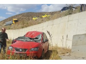Bingöl’de otomobil şarampole yuvarlandı: 1 yaralı