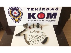 Tarihi eser ve sikkelerle yakalanan kadınlar gözaltına alındı