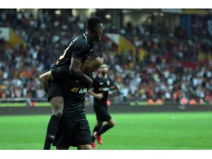 Umut Bulut gollerine devam ediyor