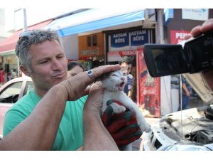 Girdiği otomobilin motorunda 40 kilometre yolculuk etti