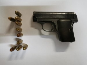 Jandarmanın durdurduğu şahıstan tabanca çıktı