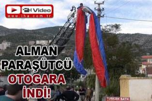 Alman paraşütcü otogara indi! VİDEO