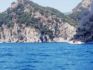 Lüks yat alevlere teslim oldu