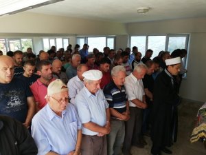 Eşi tarafından sokak ortasında öldürülen kadın son yolculuğuna uğurlandı