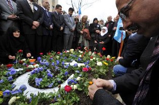 Yazıcıoğlu mezarı başında anıldı