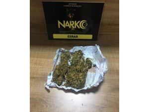 Şüpheli otomobilden uyuşturucu çıktı