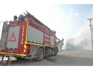 Yüksekova’da dumanlar içinde kalan mikser korkuya neden oldu