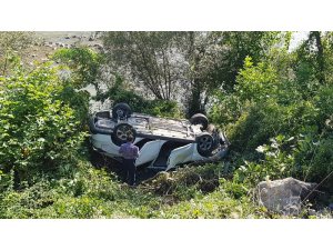 Dönüş yapan otomobile çarpıp, şarampole yuvarlandılar: 7 Yaralı