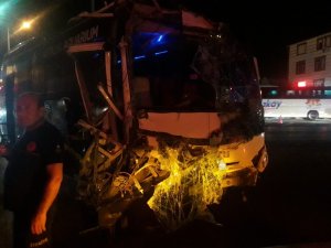 Antalya’da yolcu otobüsü ile tur otobüsü çarpıştı
