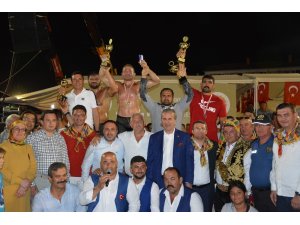 Altın Kiraz’ın başpehlivanı İsmail Balaban oldu