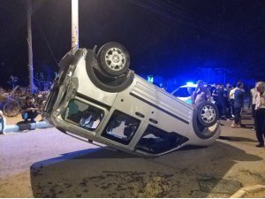 Kaza yaptılar, yara almadan kurtuldular