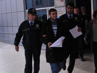 Başına tuzluk gelen bebek, ağır yaralı!