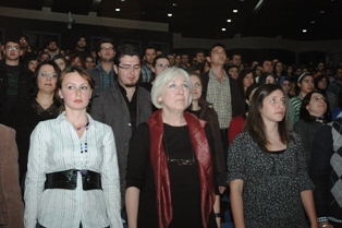 Banu Avar: Herkes herkesle yatıyor!