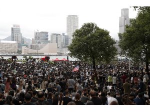 Hong Kong yönetimi tartışmalı yasa tasarısında geri adım attı