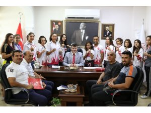Şampiyonlardan İl Müdürü Fillikçioğlu’na ziyaret