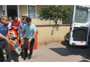 Amcasının trafik kazası geçirdiğini öğrenen genç kendini bıçakladı