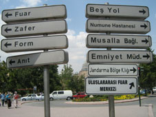 Yön levhaları şehre yakışmıyor