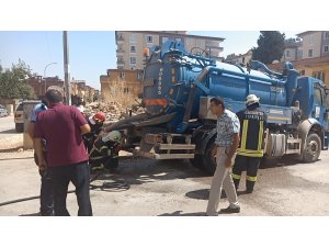 Vidanjörün lastiği bomba gibi patladı