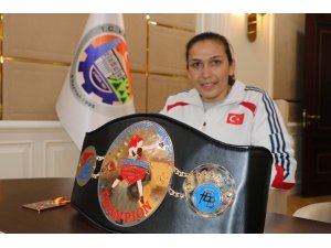 Milli Boksör Güneri: "Hep şampiyonluk, hep İstiklal Marşı hedefim var"