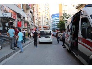 Boşanma aşamasındaki karısını başından vurarak öldürdü