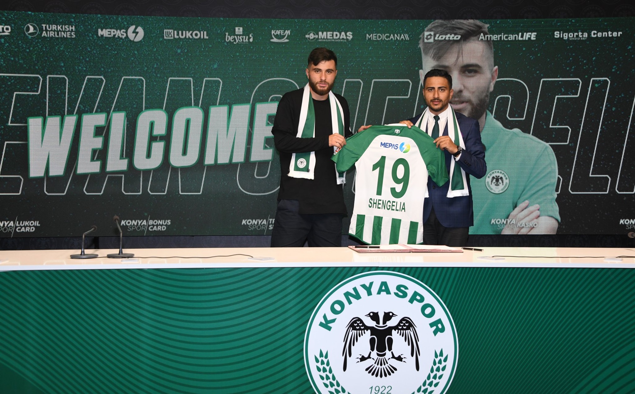 Levan Shengelia, Konyaspor'a imzayı attı