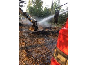 Saman yüklü kamyon alev alev yandı