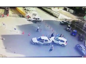 Hastane bahçesinde tekmeli sopalı kavga kamerada