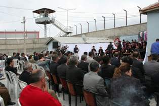 Beyşehir cezaevi'nde mahkumlara moral konseri